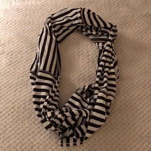 Lululemon infinity scarf
